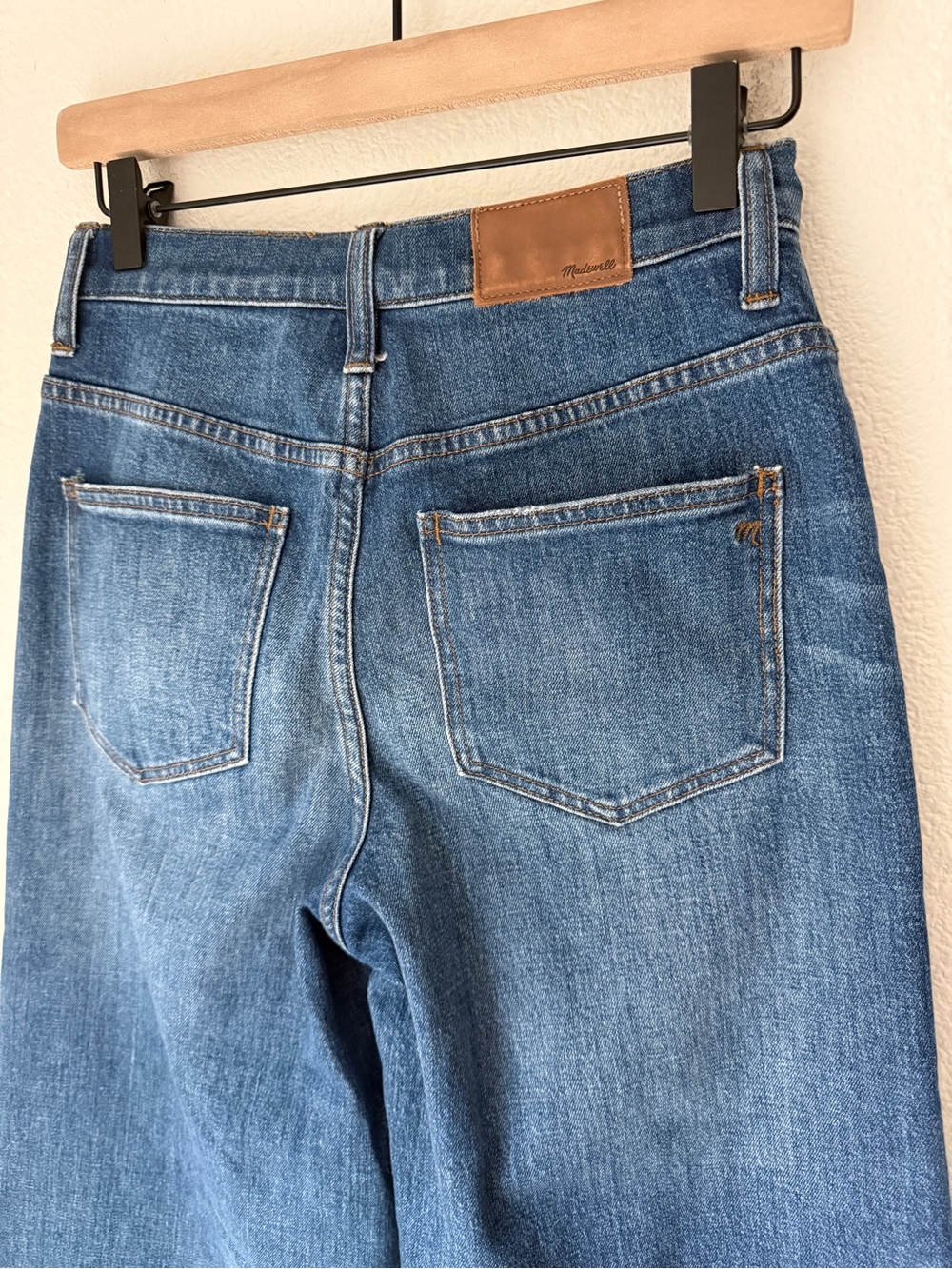Madewell Wide Leg Crop Jeans in Bainbridge Wash - 26 - Like New - Picture 9 of 12
